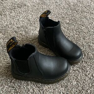 Dr Marten’s Chelsea boot toddler size 7 air wave